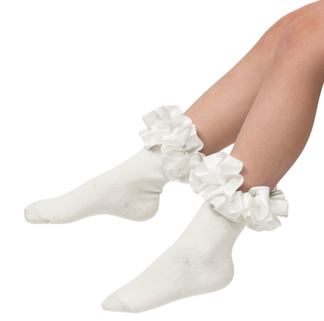 Caramelo Girls Ivory Ruffle Ankle Socks
