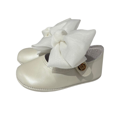 Andanines Baby Cream Pearlised Bow Pre Walkers